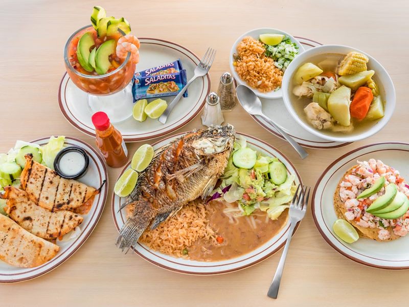 Tacos Y Mariscos La Fuente food